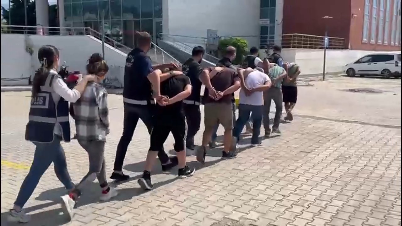 Yedi Supheliden Ikisi Tutuklandi.mp4 Snapshot 00.16.529
