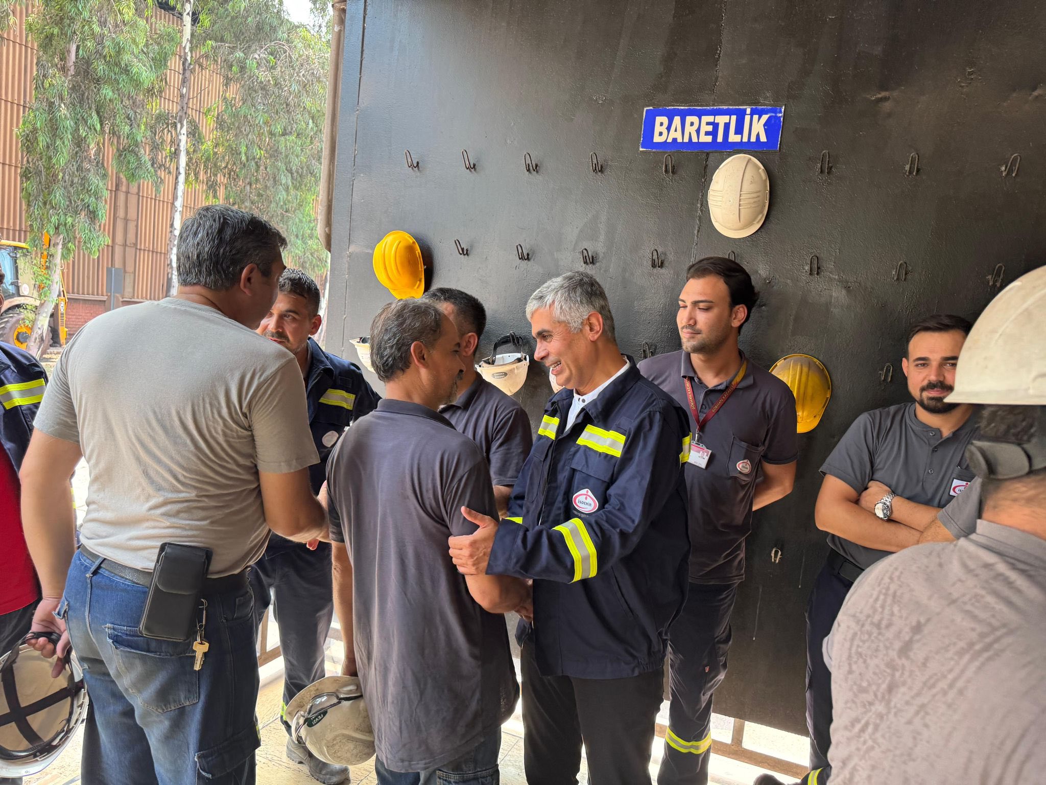 Celik Iscisinin Sevincine Ortak Oldular (7)