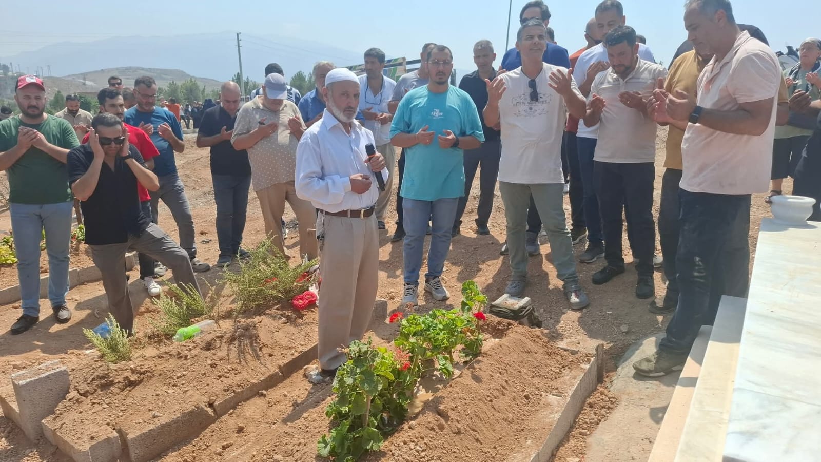 14C93411 2C05 44A0 Aad1 Bd75483Bc2F8