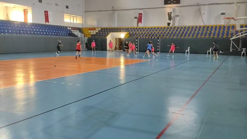 Isk Bel Kadin Hentbol Takimi (10)