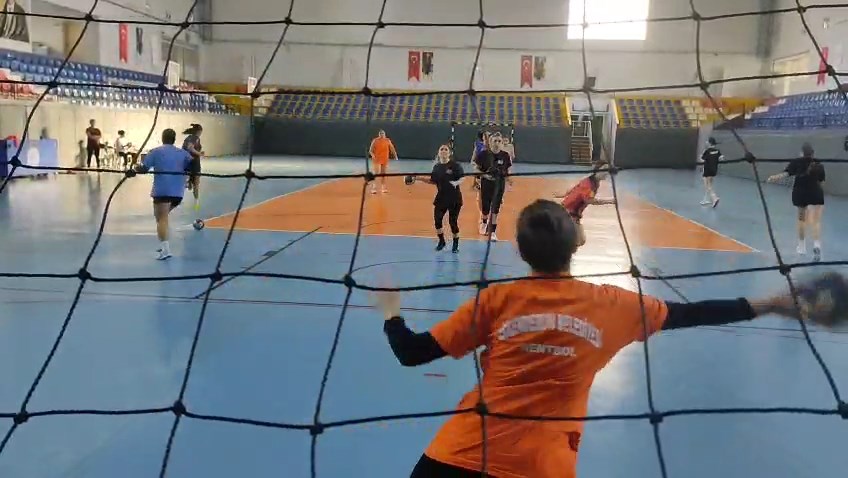 Isk Bel Kadin Hentbol Takimi (3)