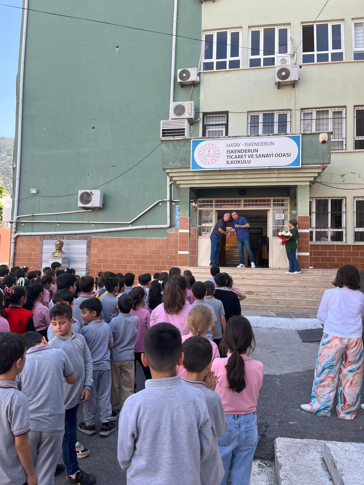 7A56Eeae 99Ce 416F A26A B7Da3417F9A2