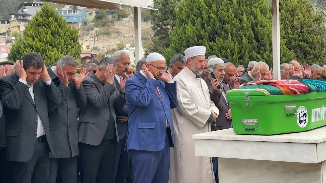 Belen Cenaze .Mp4 Snapshot 01.59.119