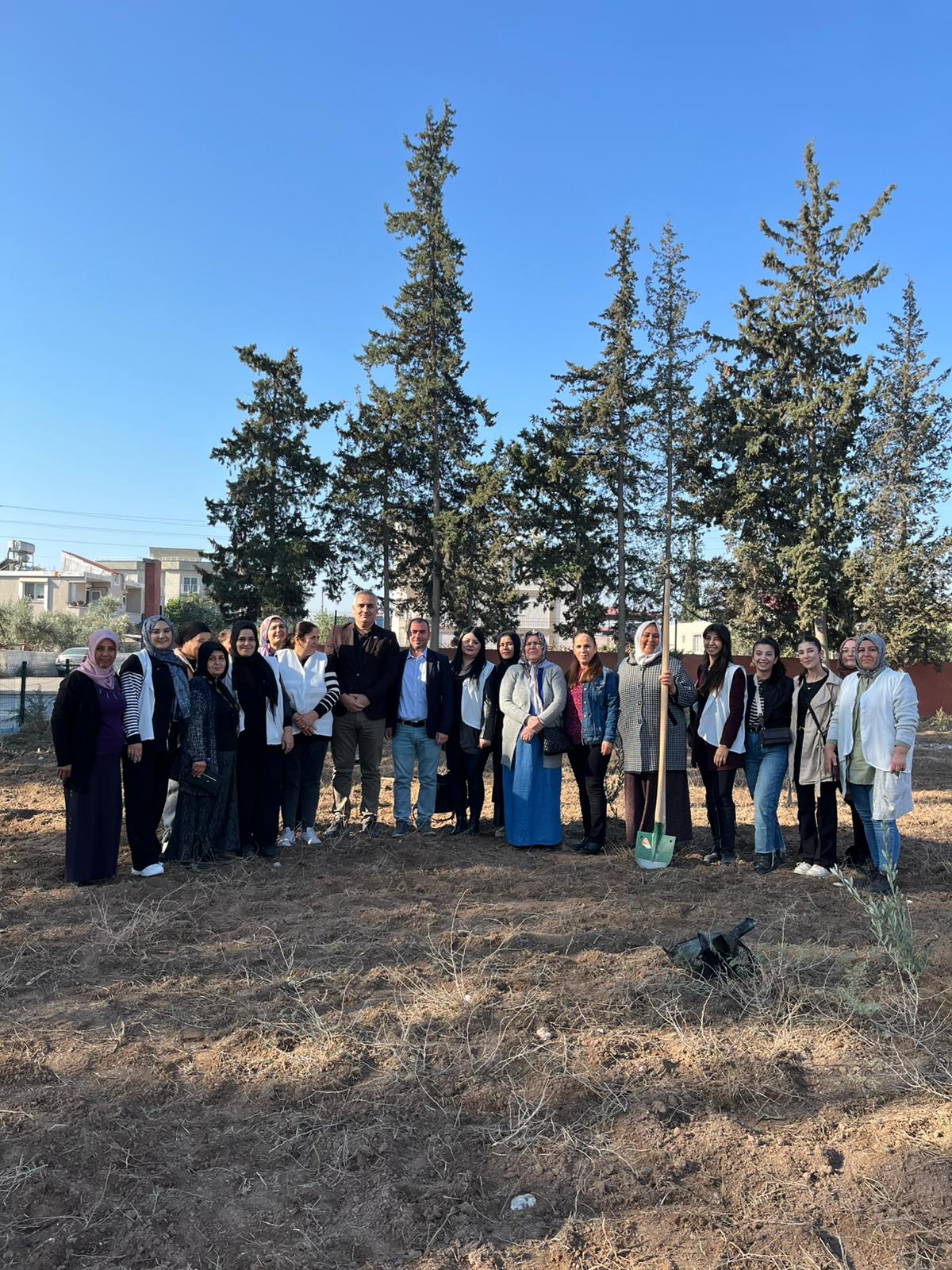 Deprem Sehidi Ögretmenler (3)