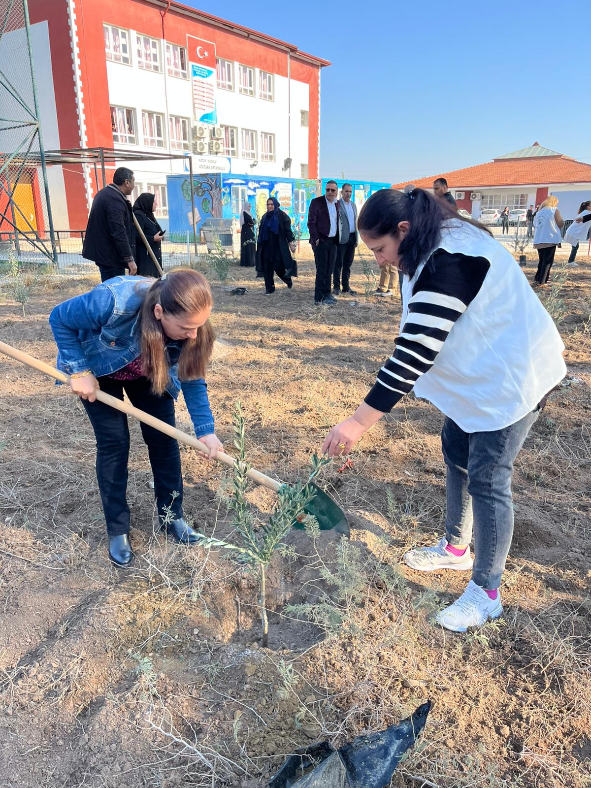 Deprem Sehidi Ögretmenler (5)