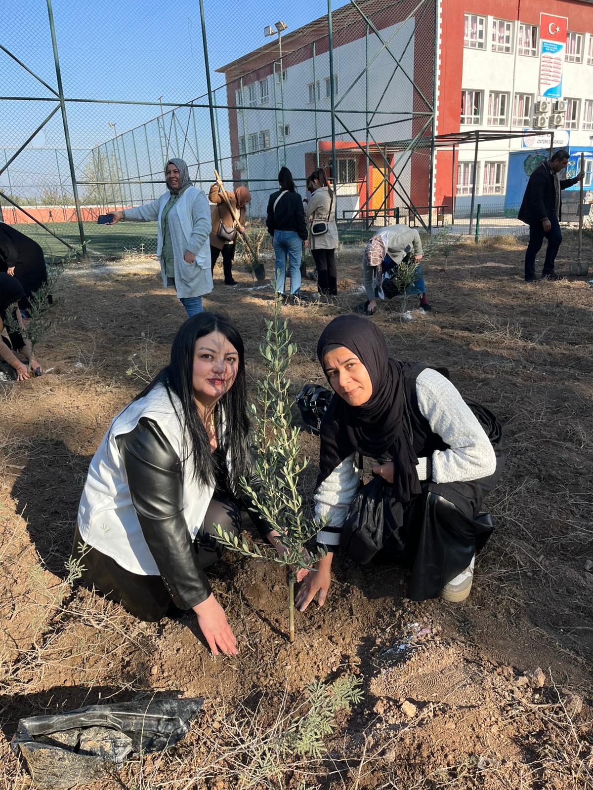 Deprem Sehidi Ögretmenler (6)