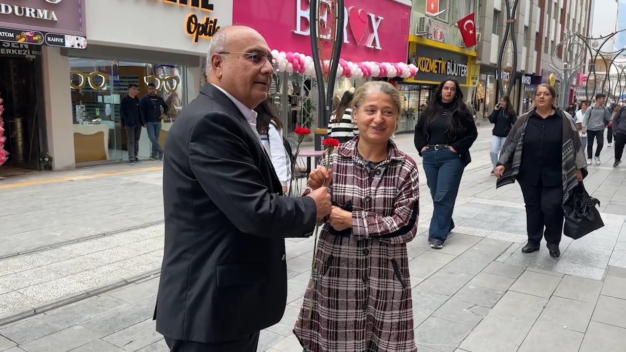 Kadın Hakları .Mp4 Snapshot 02.05.625