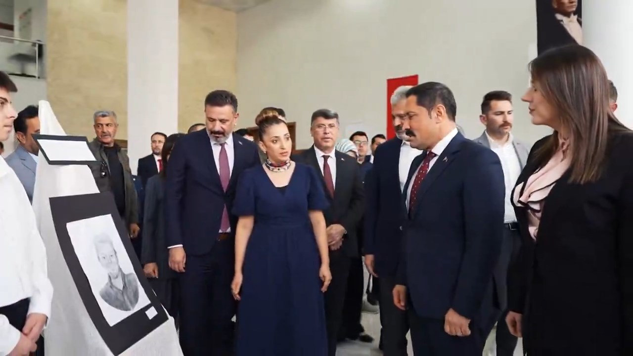 Ssstwitter.com 1764000115219.Mp4 Snapshot 00.04.952