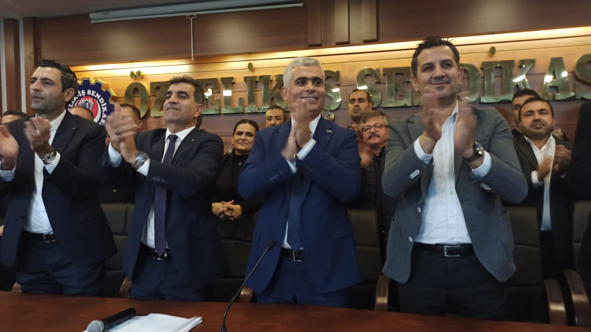 2B77Ef2E Af84 499B Bcf2 26F24C358Ce7