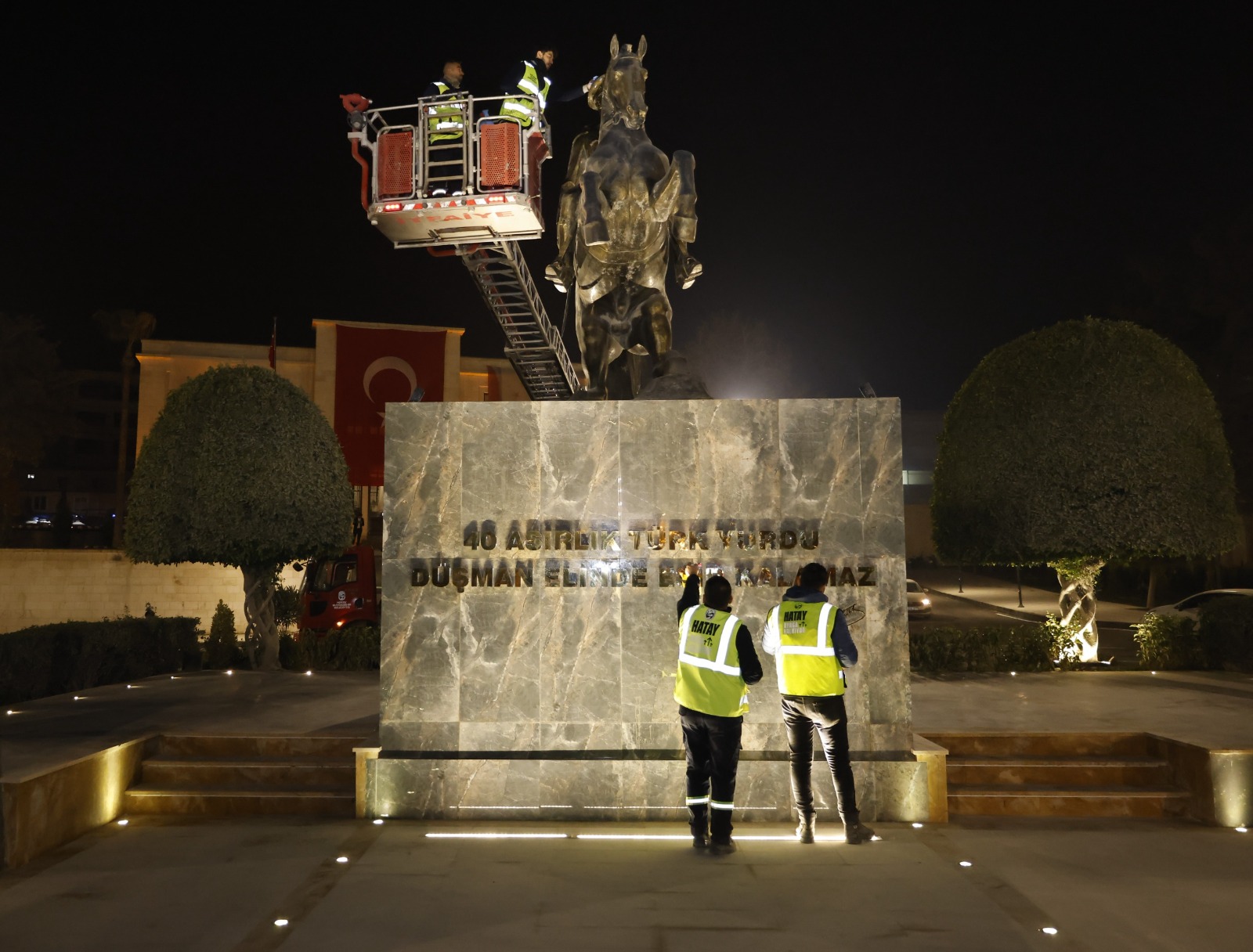 Antakya Ataturk Anitinda Temizlik (2)