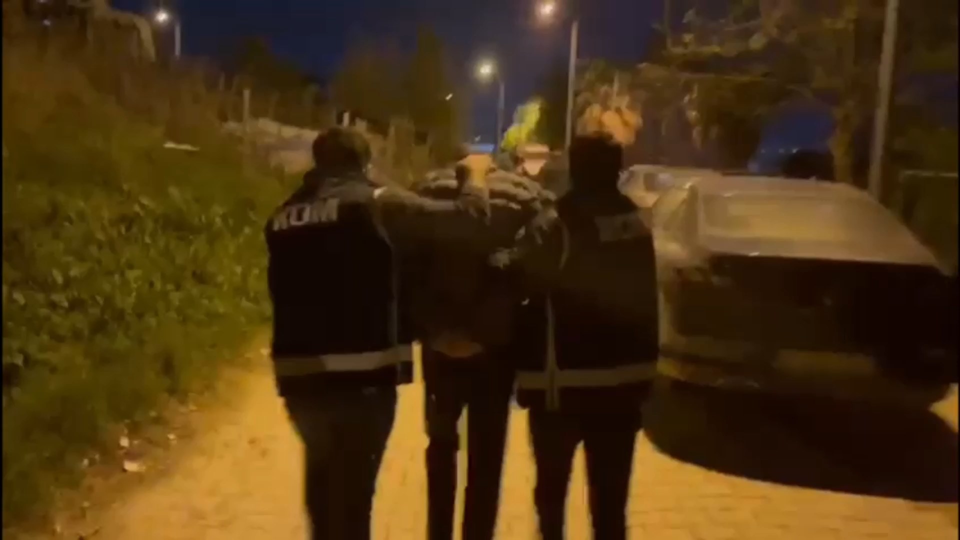 Elbise Dolabinda Yakalandi (2)