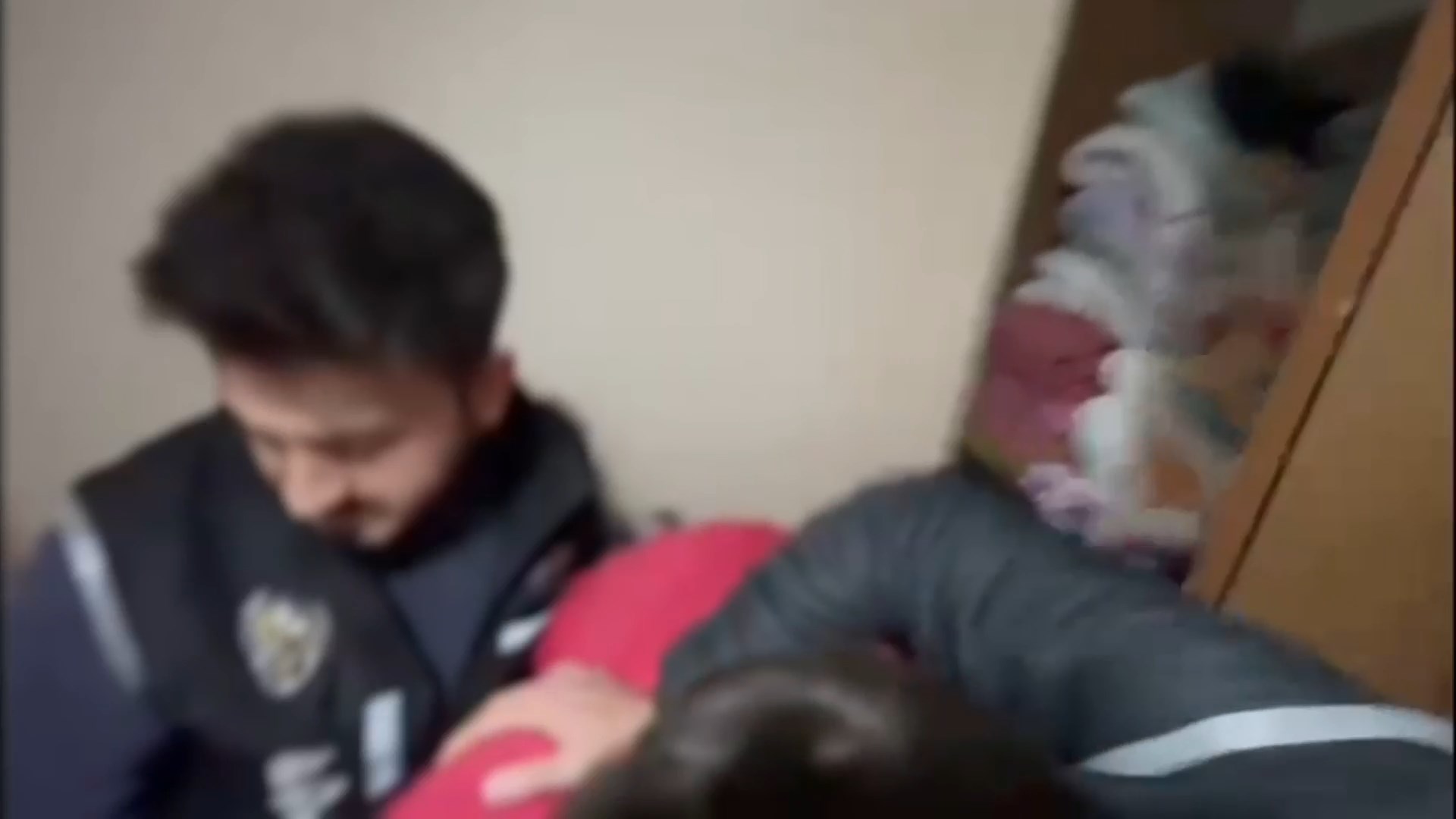 Elbise Dolabinda Yakalandi (4)