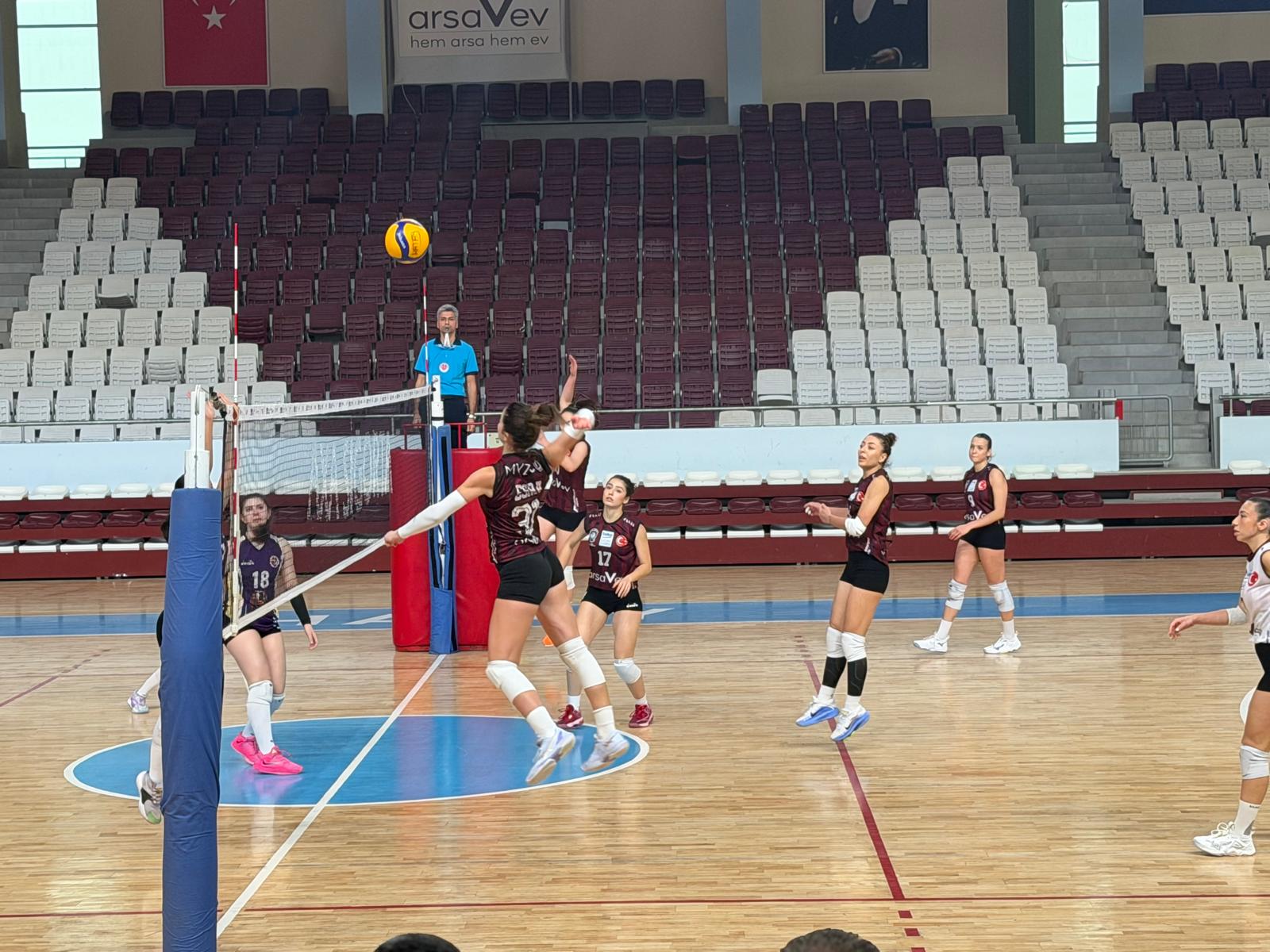 Hatayspor Kadin Voleybol Takimi (5)