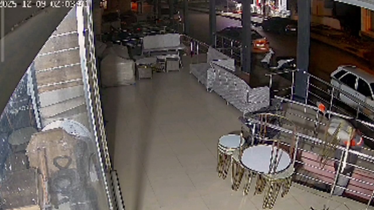 Hirsizlik Kamerada.mp4 Snapshot 00.10.112