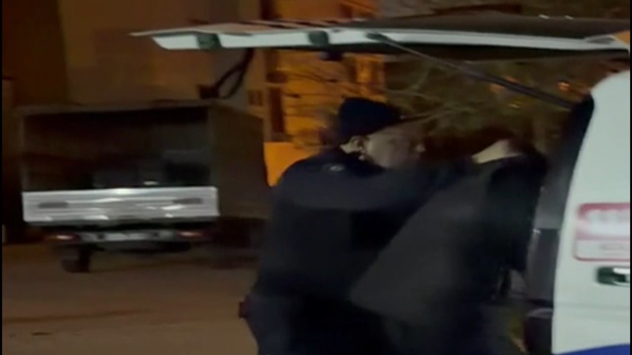 Hirsizlik Kamerada.mp4 Snapshot 00.23.056