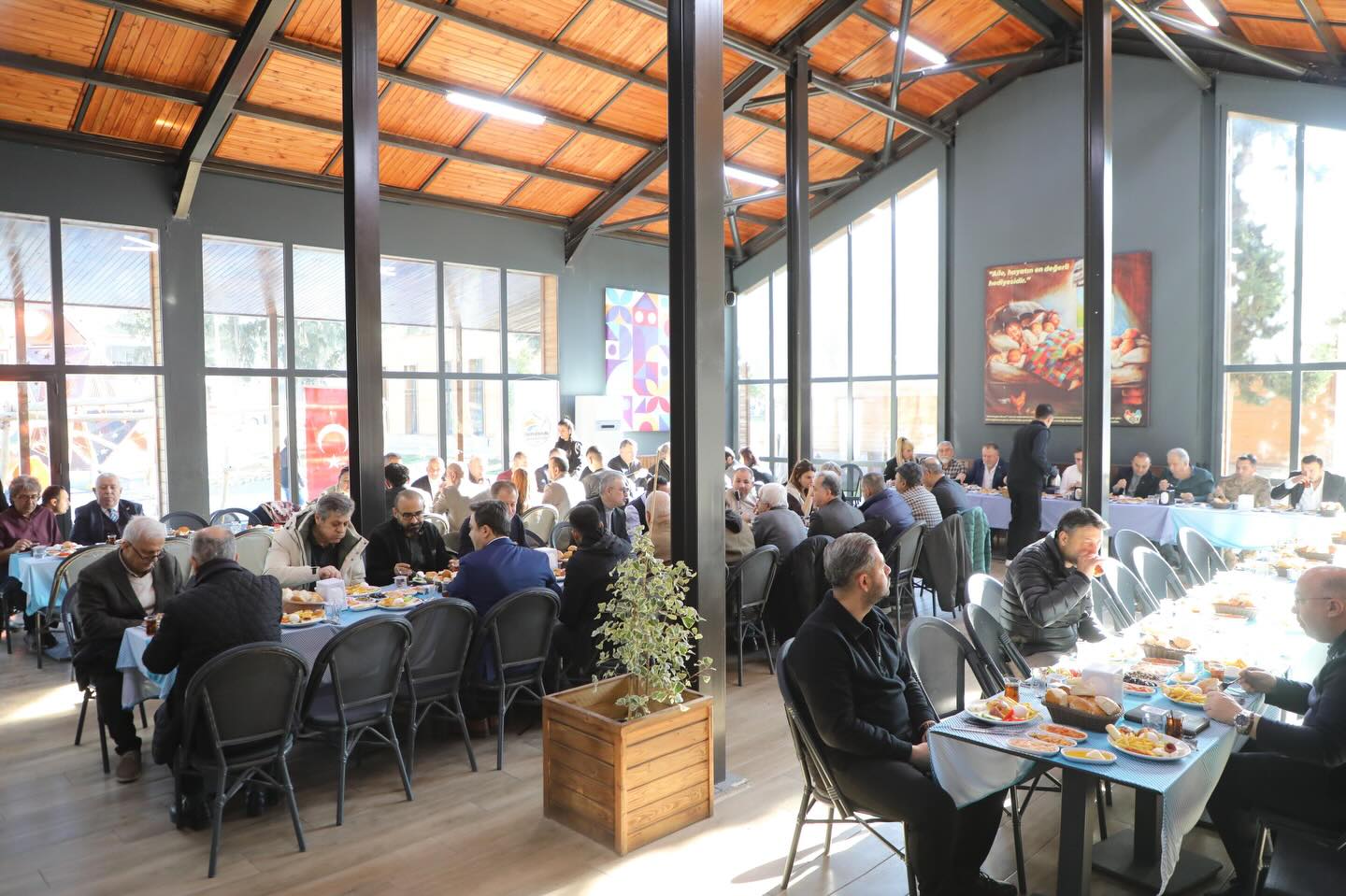 590504114 18446957671099373 212482934303383184 N