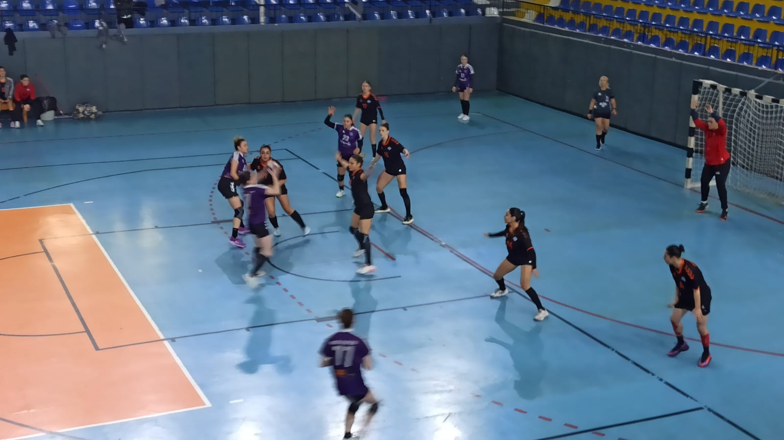 Isk Kadin Hentbol Takimi (1)