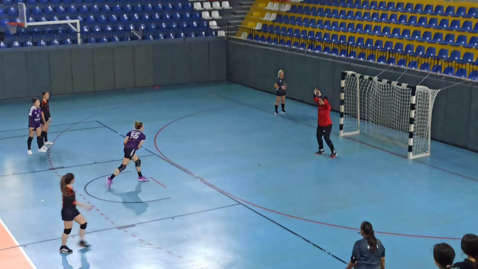 Isk Kadin Hentbol Takimi (3)