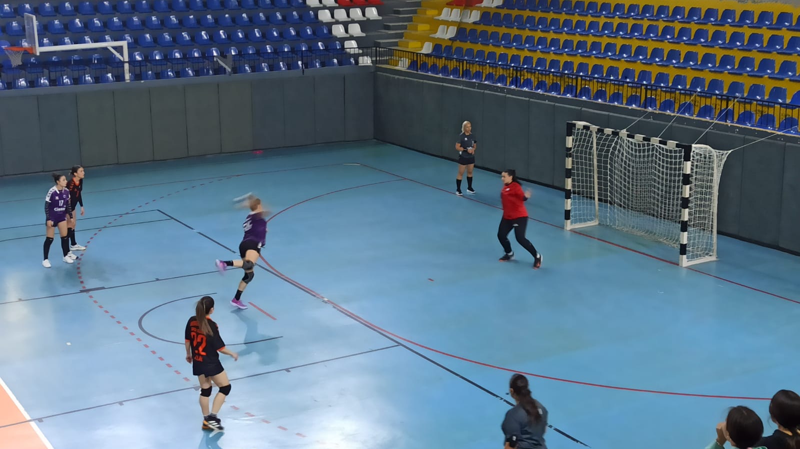 Isk Kadin Hentbol Takimi (4)