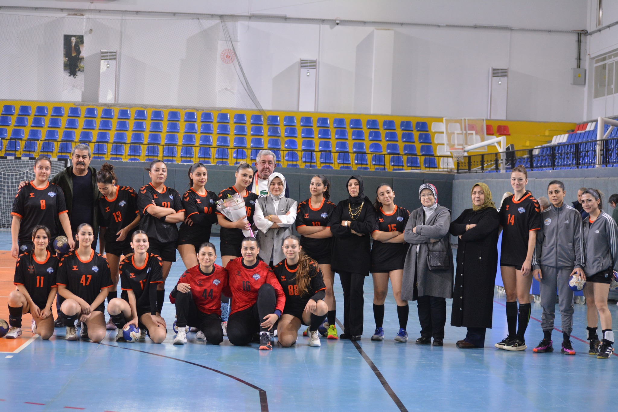 Isk Kadin Hentbol Takimi (5)