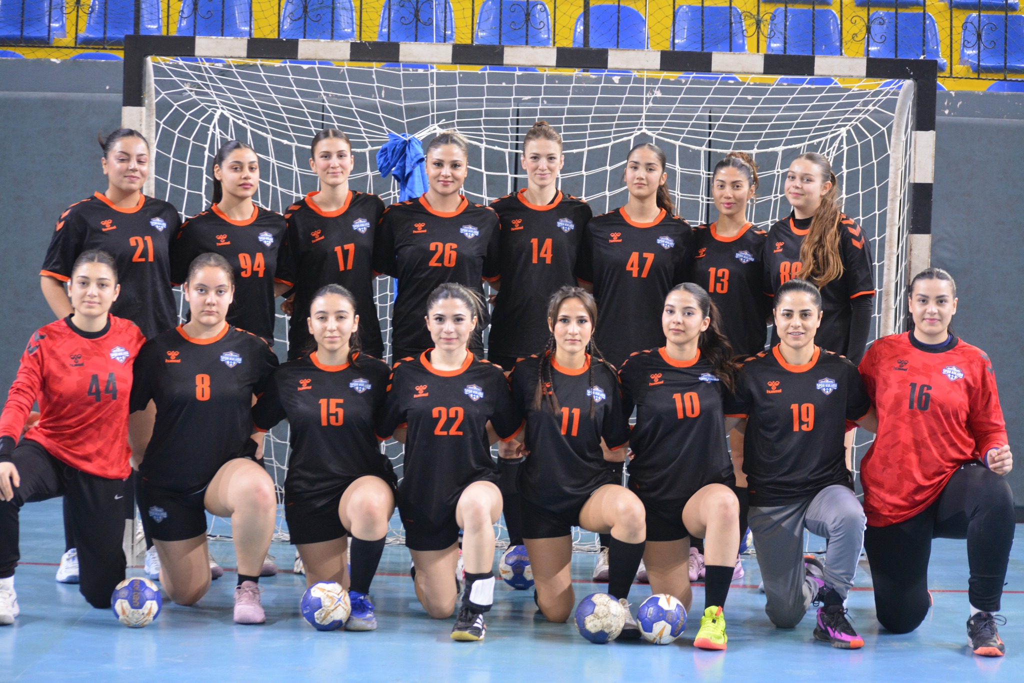 Isk Kadin Hentbol Takimi (6)