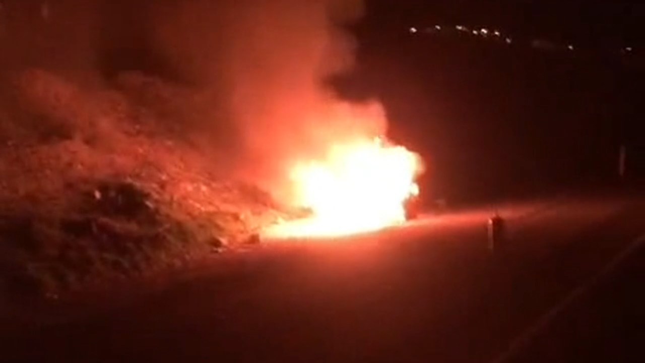 Kici Mevkiinde Arac Yangini.mp4 Snapshot 00.01.106