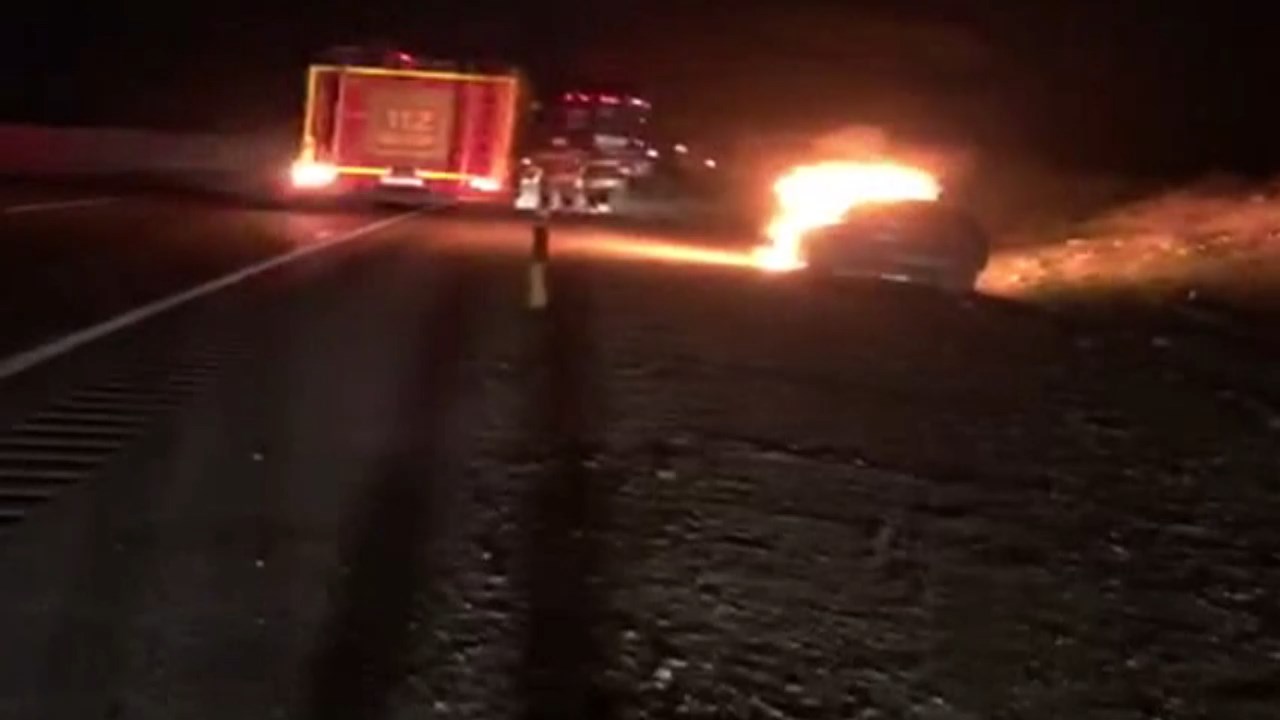 Kici Mevkiinde Arac Yangini.mp4 Snapshot 00.20.440