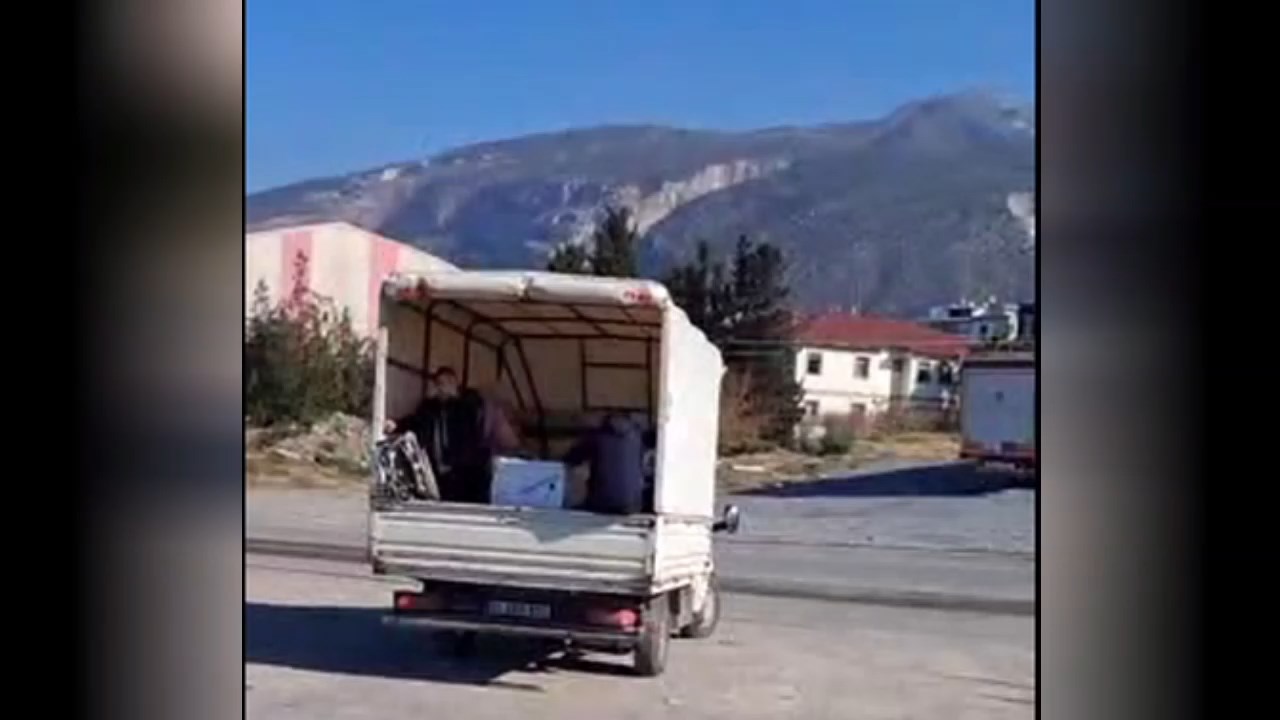 Konteynır Kent Bosaltıldı.mp4 Snapshot 01.43.242