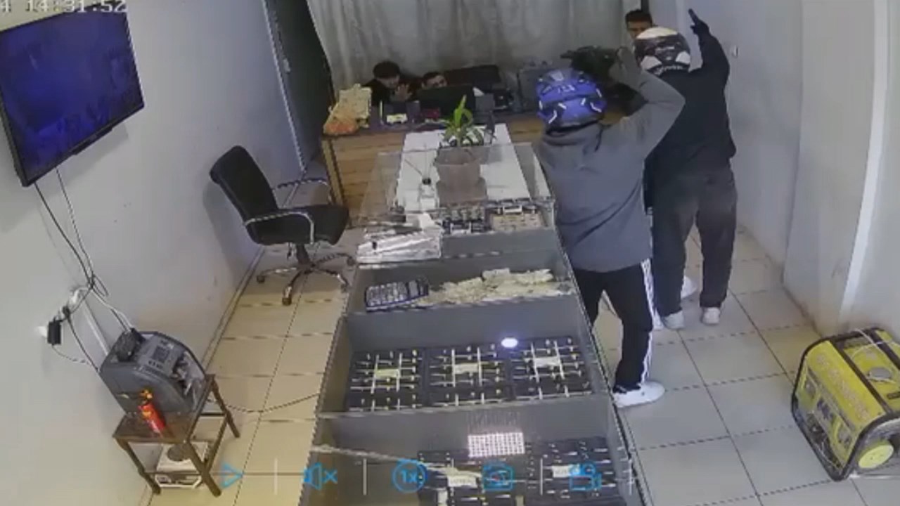 Kuyumcu.mp4 Snapshot 00.06.040