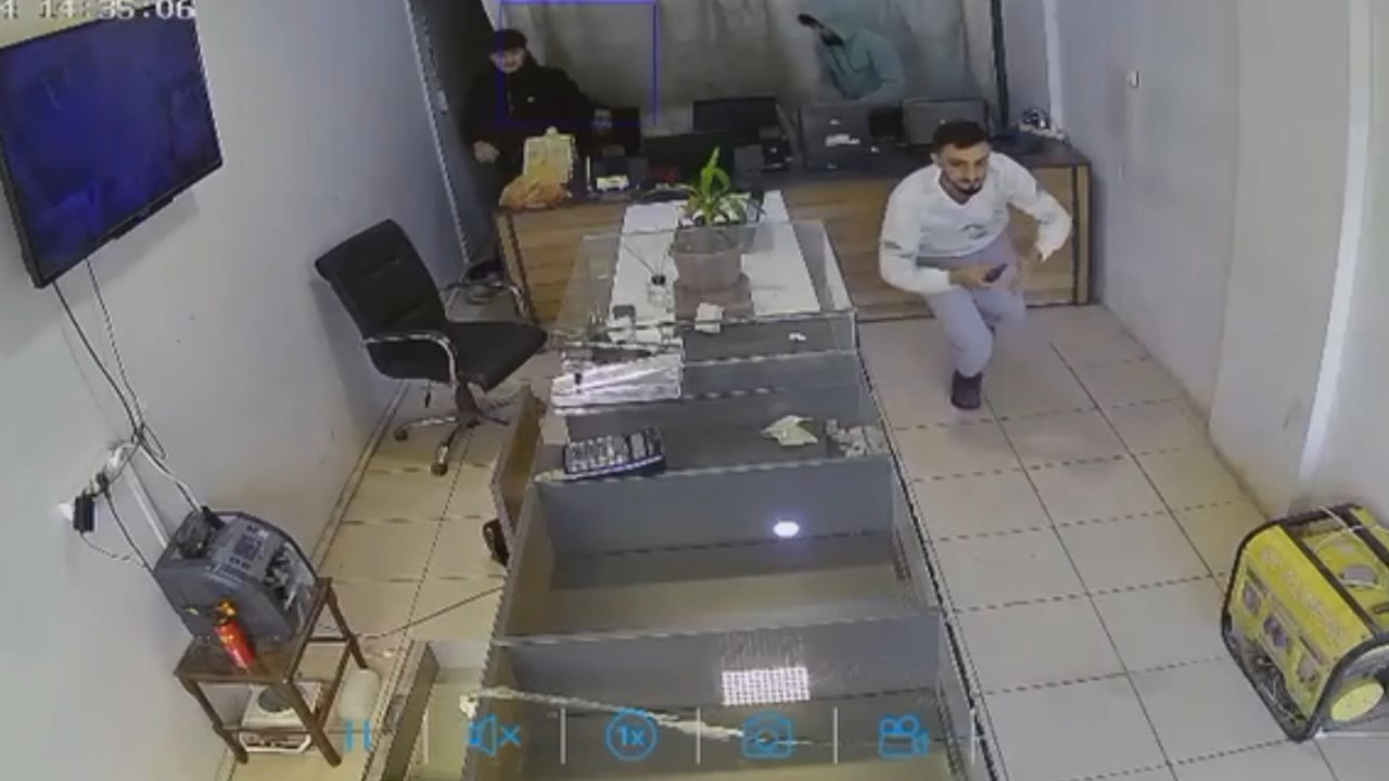 Kuyumcu.mp4 Snapshot 02.05.561