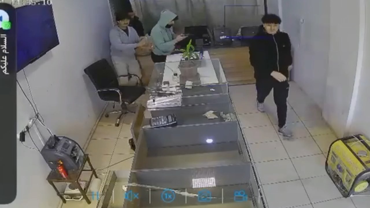 Kuyumcu.mp4 Snapshot 02.07.944