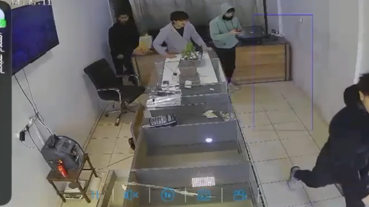 Kuyumcu.mp4 Snapshot 02.08.395