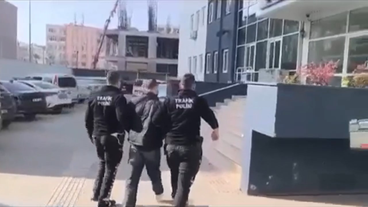 Trafigi Tehlikeye Dusurdu.mp4 Snapshot 00.23.718