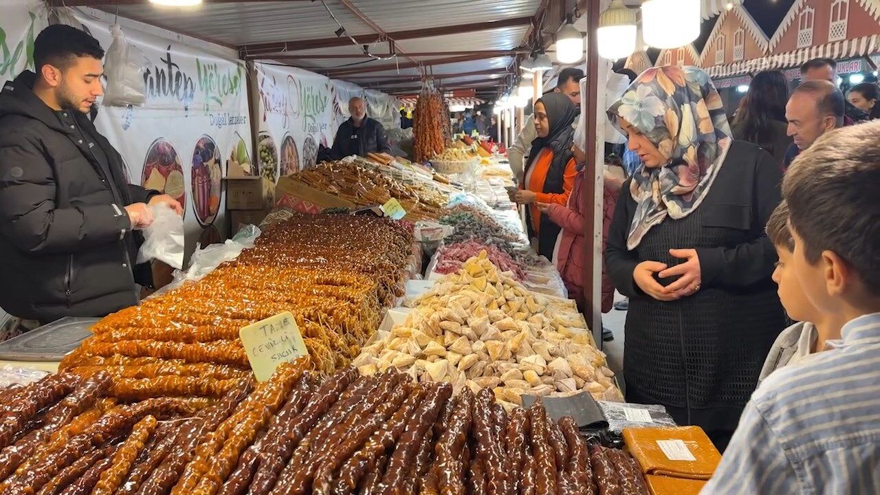 Anıt Etkinlik .Mp4 Snapshot 00.34.323