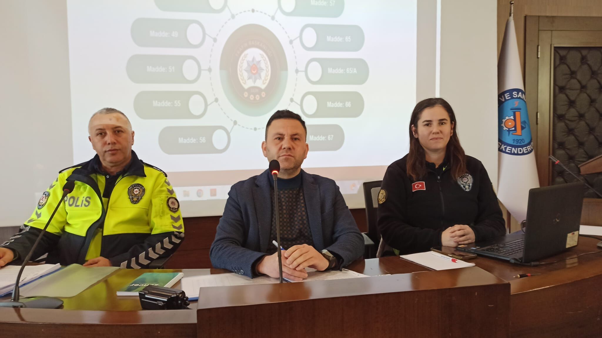 Ef8E5E4B Cb43 4E12 A5D0 22Ed6F038F1D