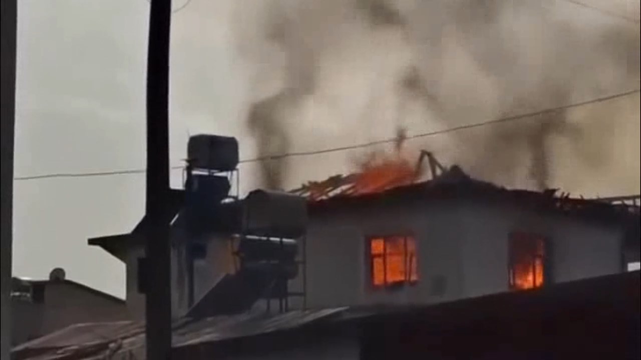 Erzinde Mesken Yangini.mp4 Snapshot 00.05.926