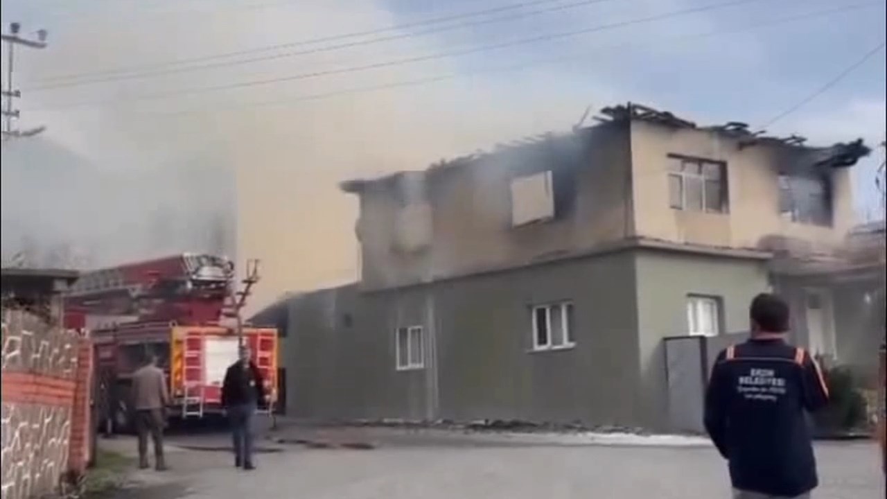 Erzinde Mesken Yangini.mp4 Snapshot 00.39.388