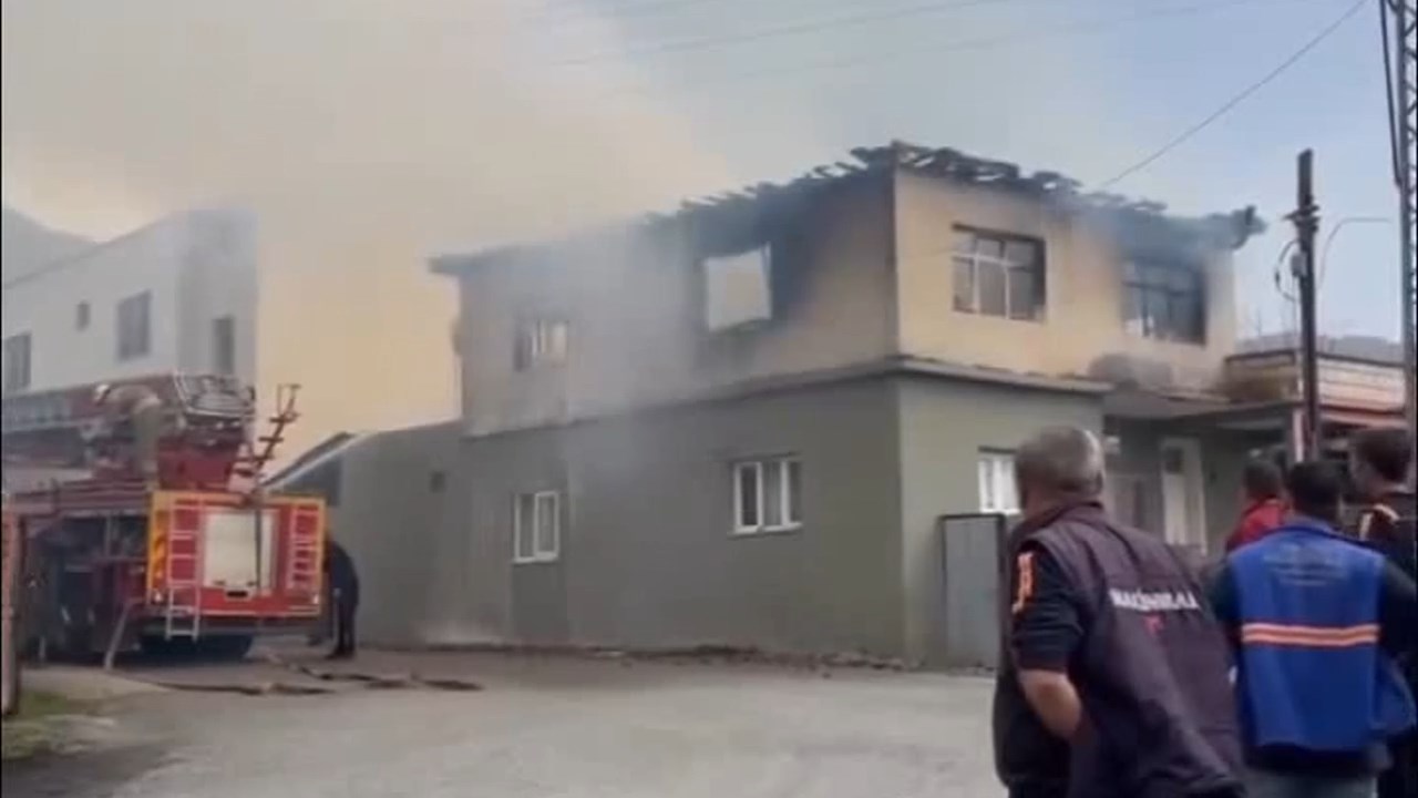 Erzinde Mesken Yangini.mp4 Snapshot 01.37.380