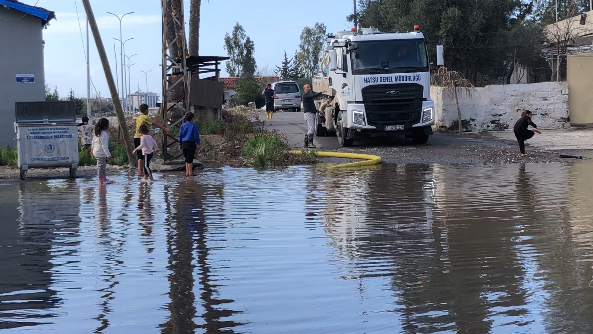 Meydanda Su Birikintisi (3)
