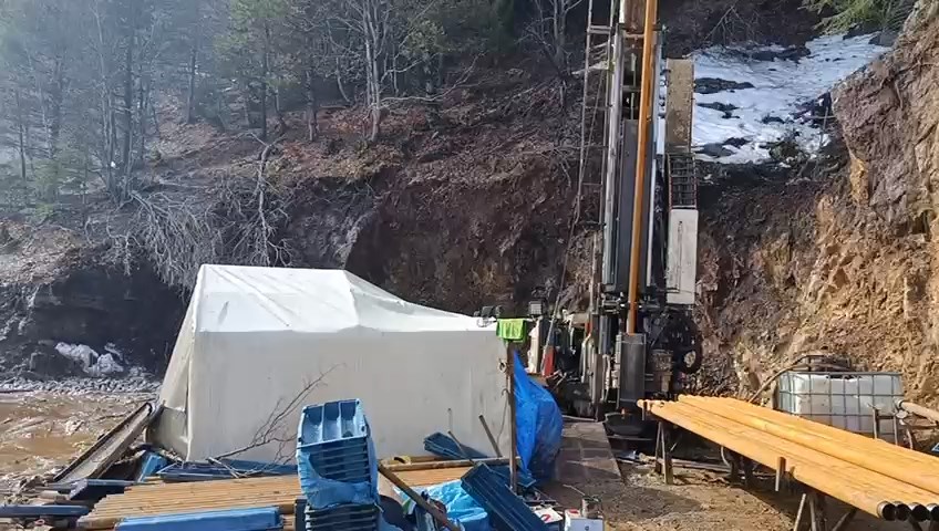 Sondaj Yerine Kaya Dustu (4)