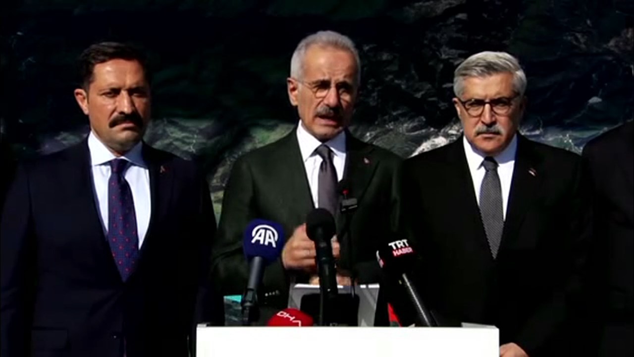 Ulastirma Bakani Hassa Tuneli.mp4 Snapshot 00.01.147