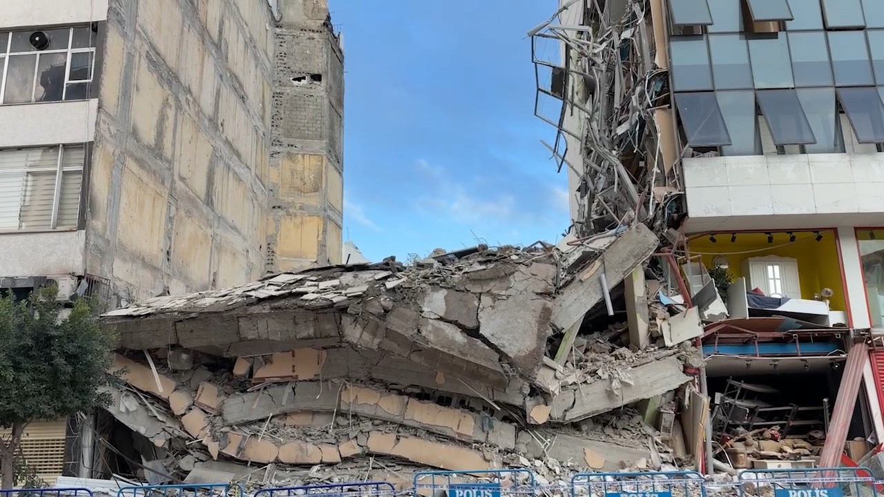 Yıkım Sonrası Zarar .Mp4 Snapshot 00.15.548