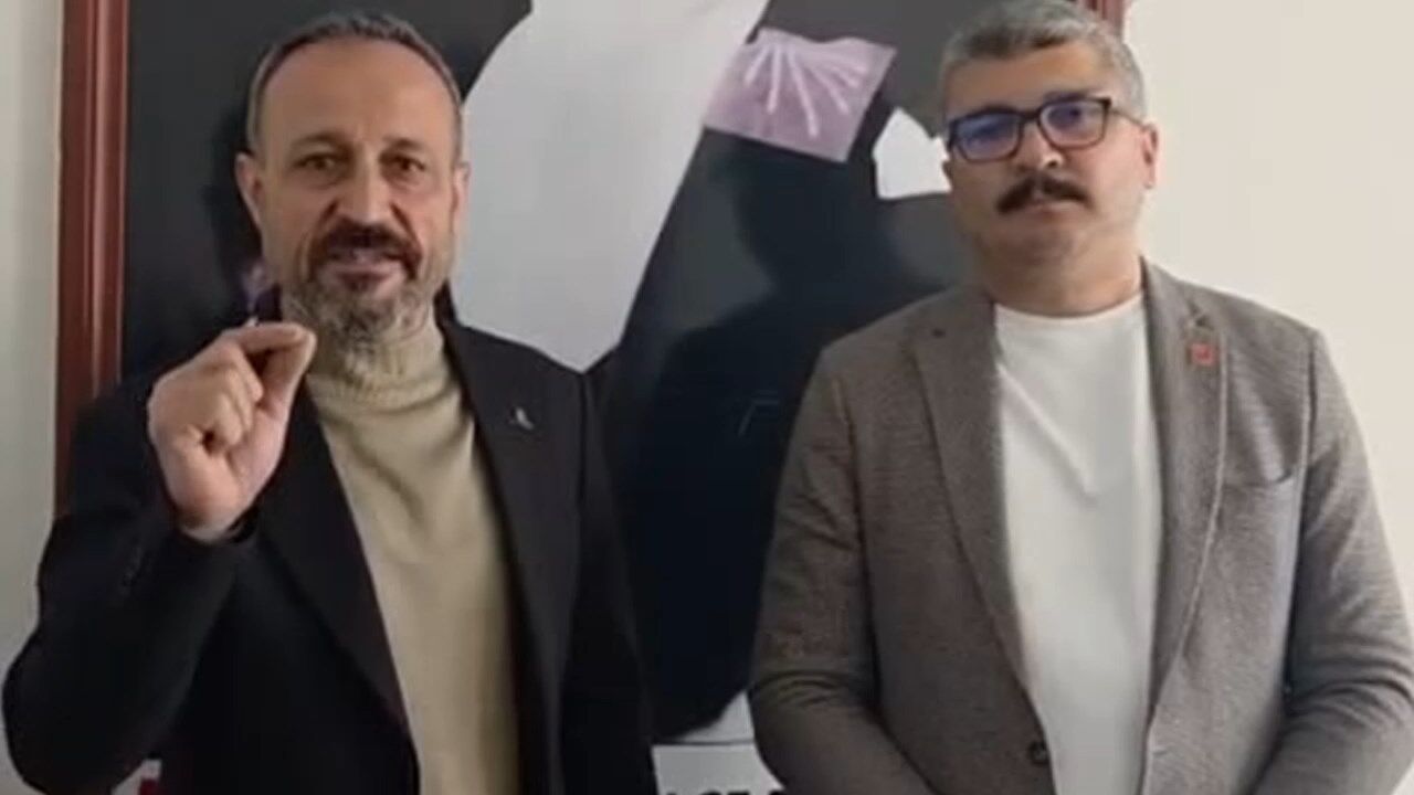 Atatursuz Anmaya Tepki.mp4 Snapshot 01.52.240