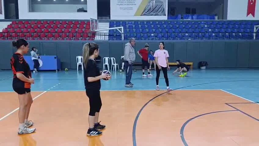 Iske Hentbol Takimi (4)