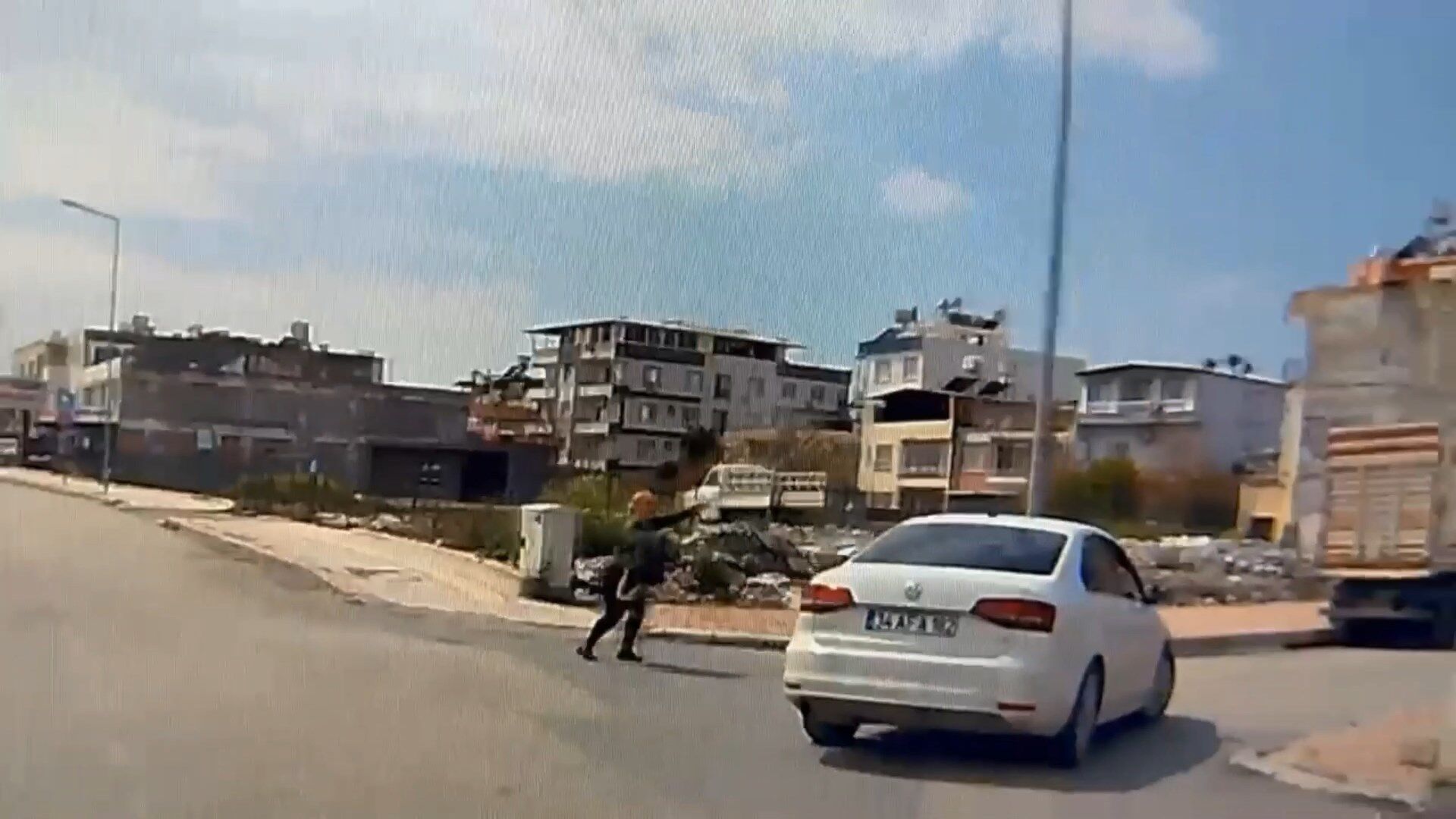 Kolye Kaptı Kacamadı.mp4 Snapshot 00.05.684