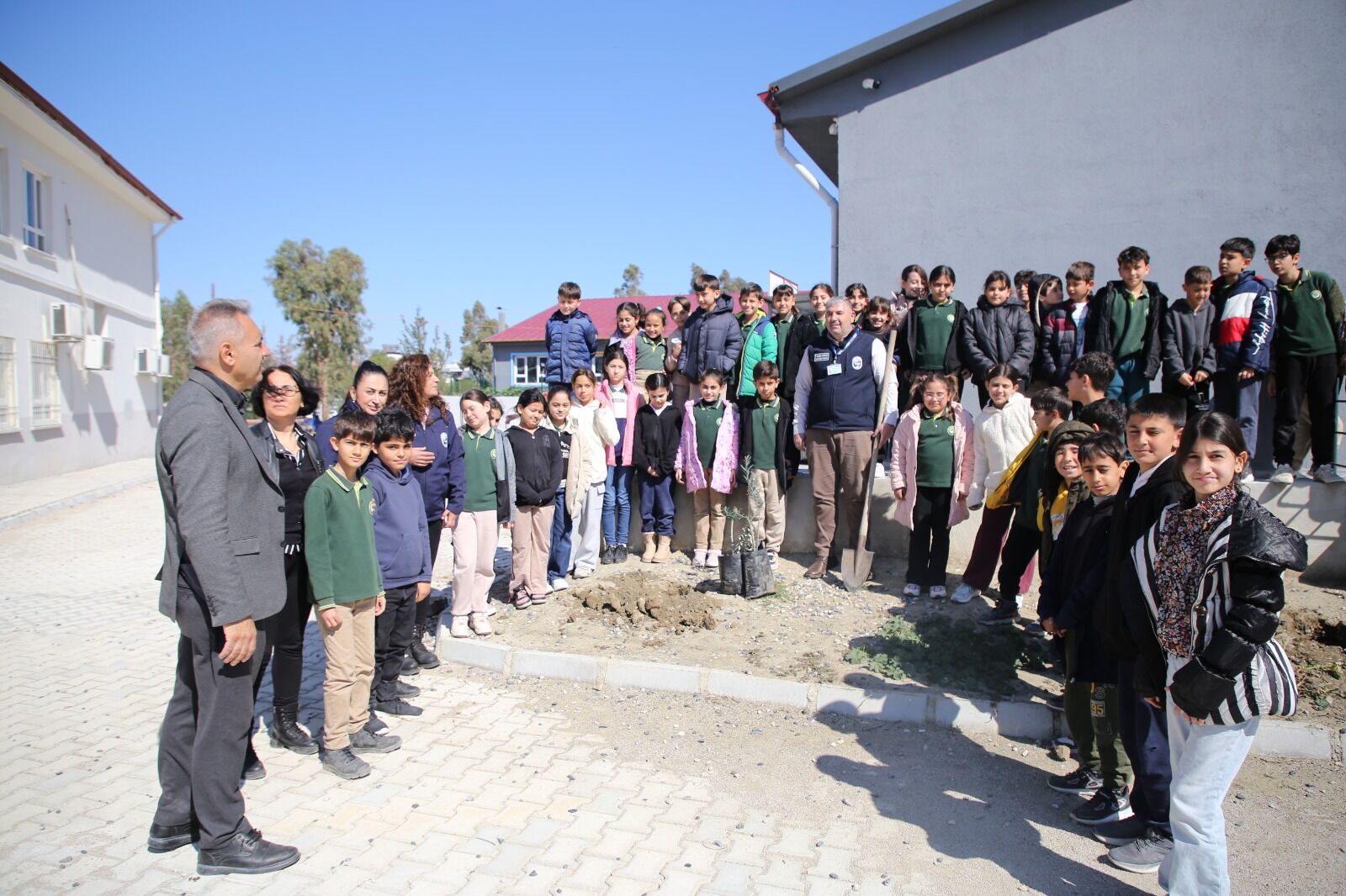 Okulda Fidan Dikimi (1)