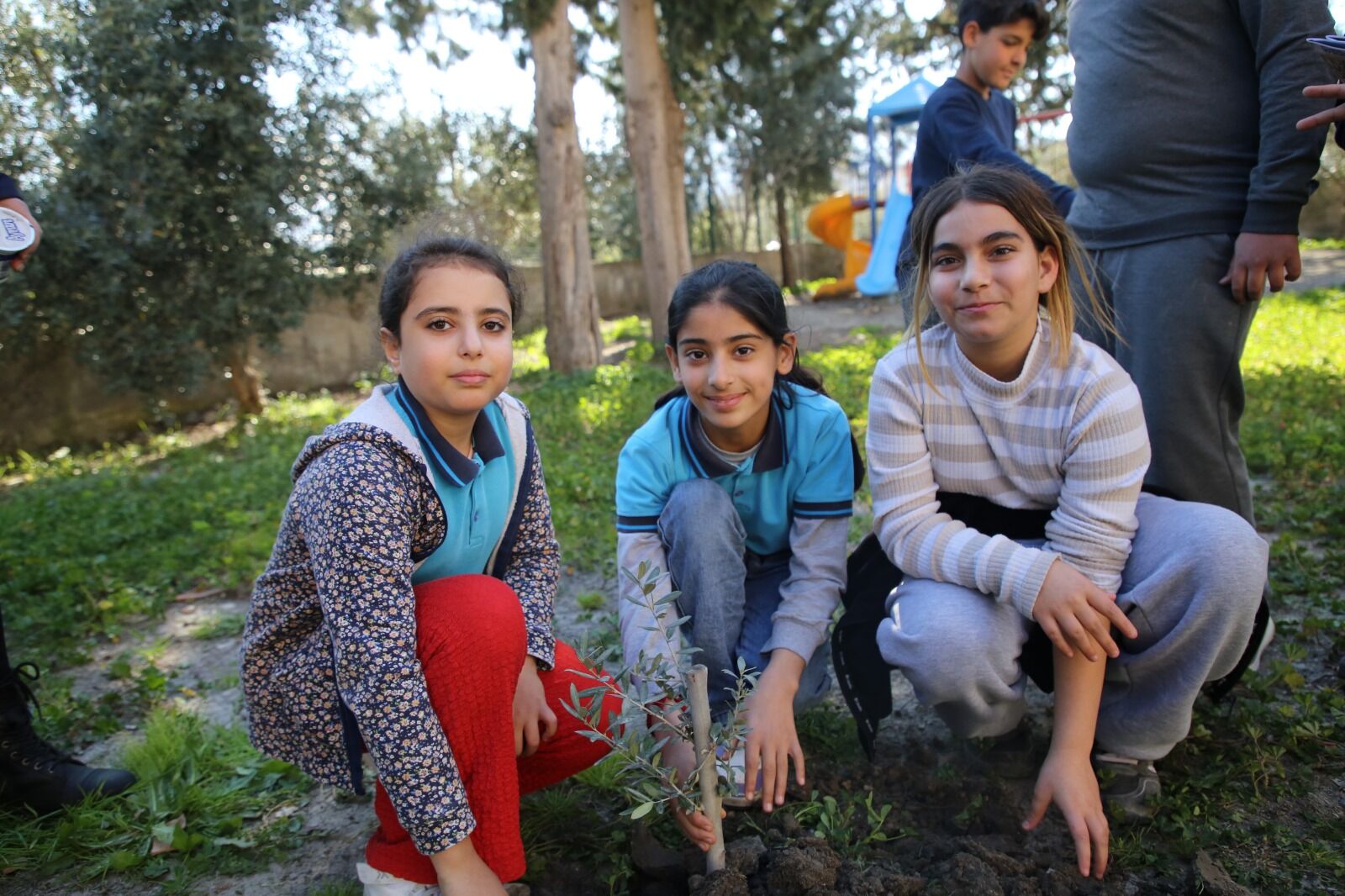 Okulda Fidan Dikimi (4)