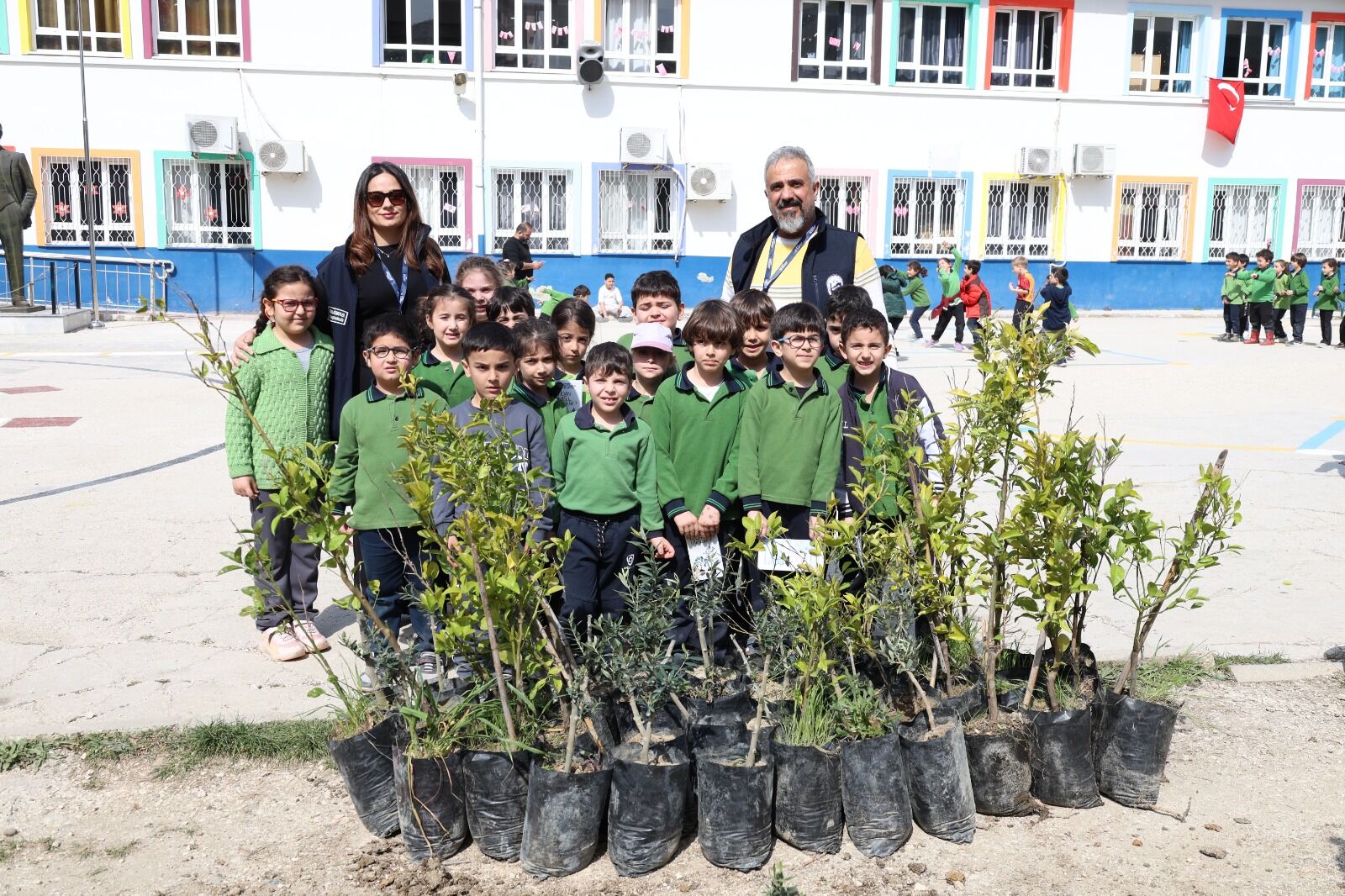 Okulda Fidan Dikimi (6)