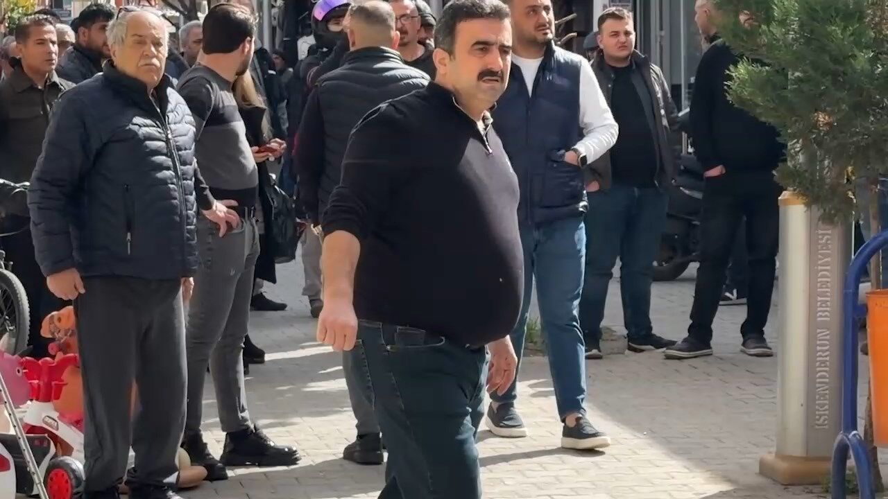 Oyuncakci Yangini.mp4 Snapshot 00.49.840