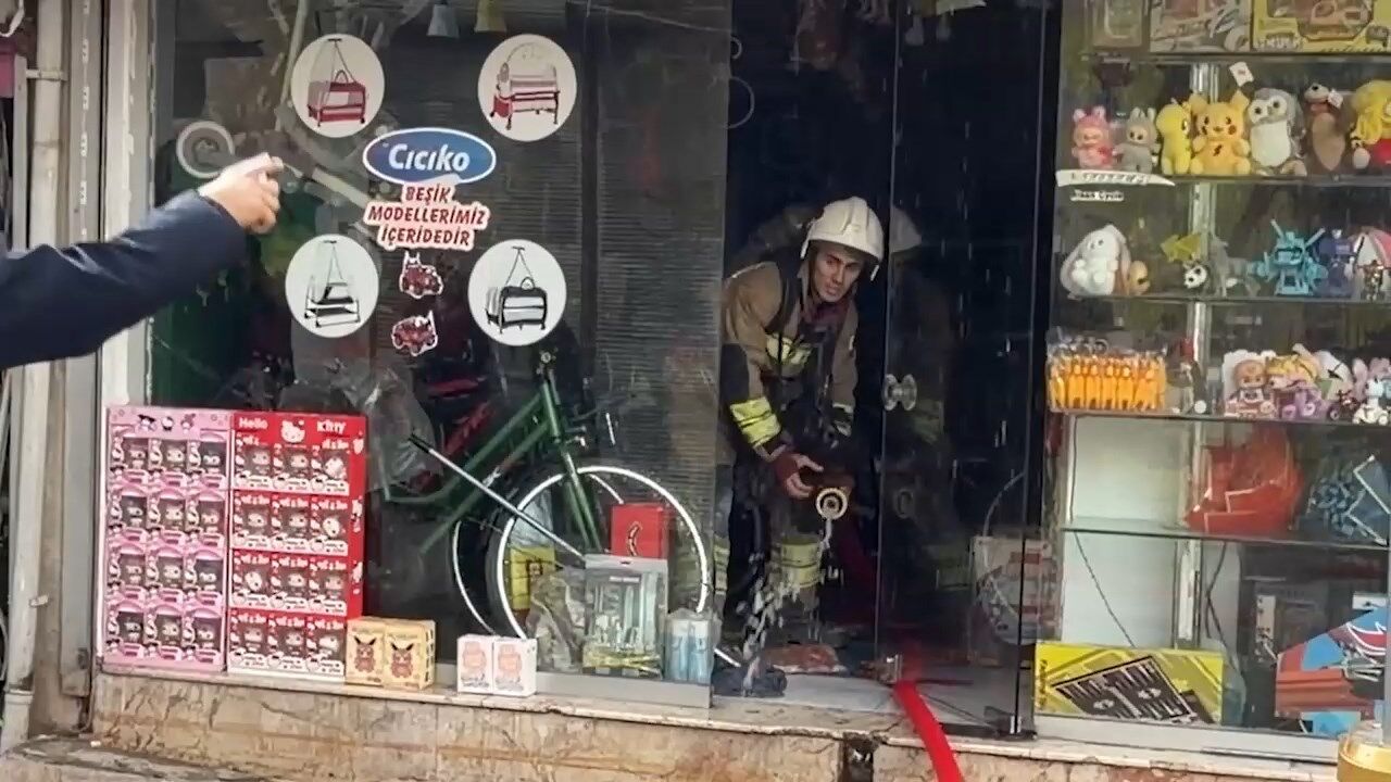 Oyuncakci Yangini.mp4 Snapshot 02.06.040